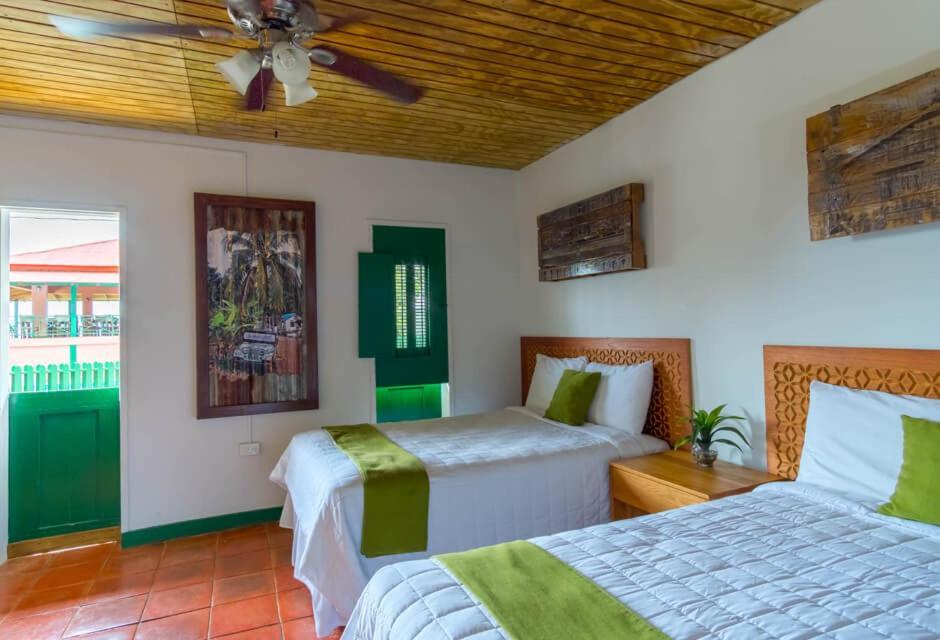 Отель Hacienda Juanita Maricao Экстерьер фото