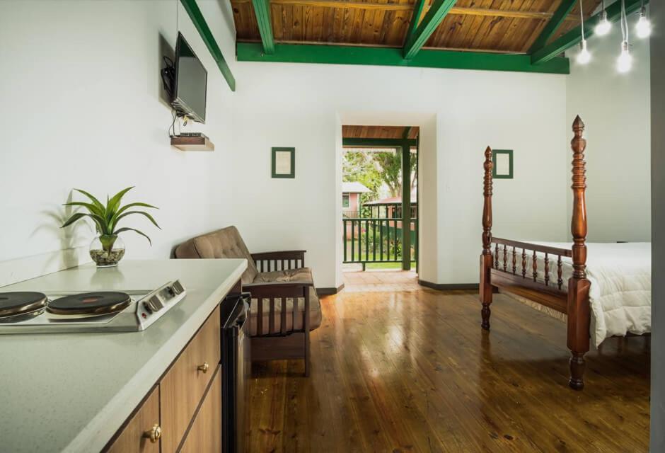 Отель Hacienda Juanita Maricao Экстерьер фото